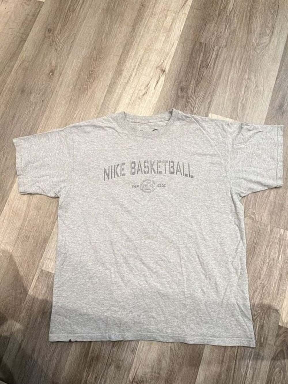 Nike Basketball T-Shirt Size L Gray Practice Issue Garment Spellout